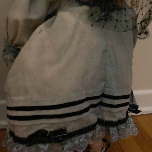 Delton product Corp. Fine collectibles. Two dolls. - Picture 6 of 8